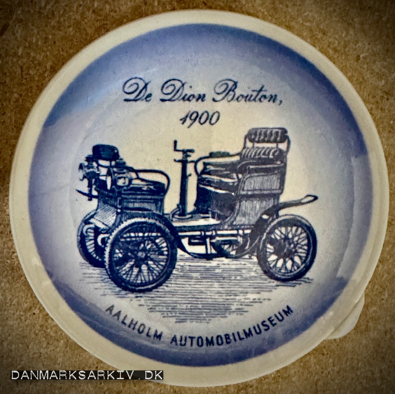 De Dion Bouton, 1900 - Aalholm Automobilmuseum - Platte eller askebæger