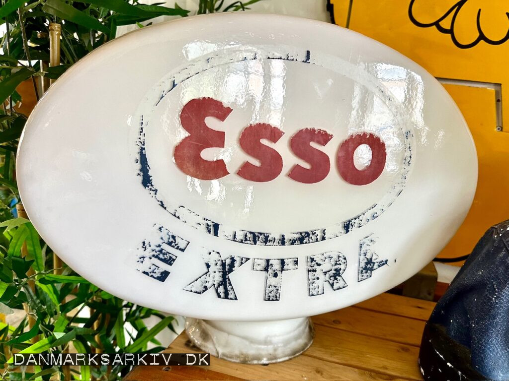 Esso Extra - Reklame globe fra toppen af en gammel benzinstander